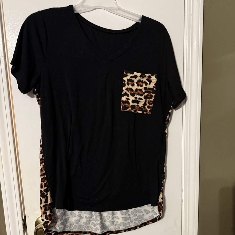 Women’s black and leopard top, size 2XL
